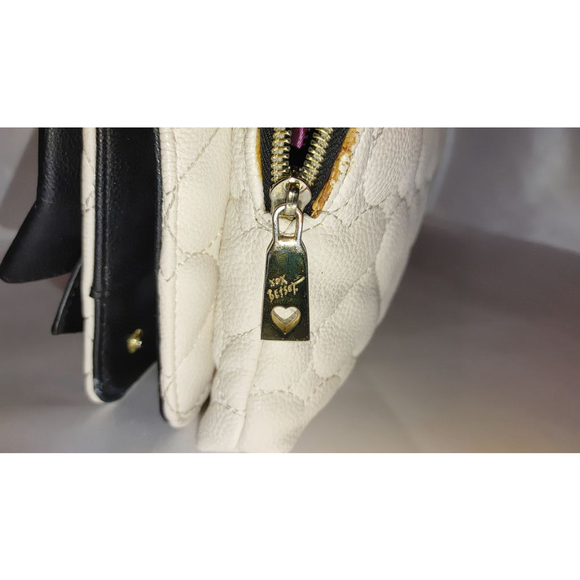 Betsey Johnson Convertible Crossbody/Clutch/Handbag - Picture 7 of 10